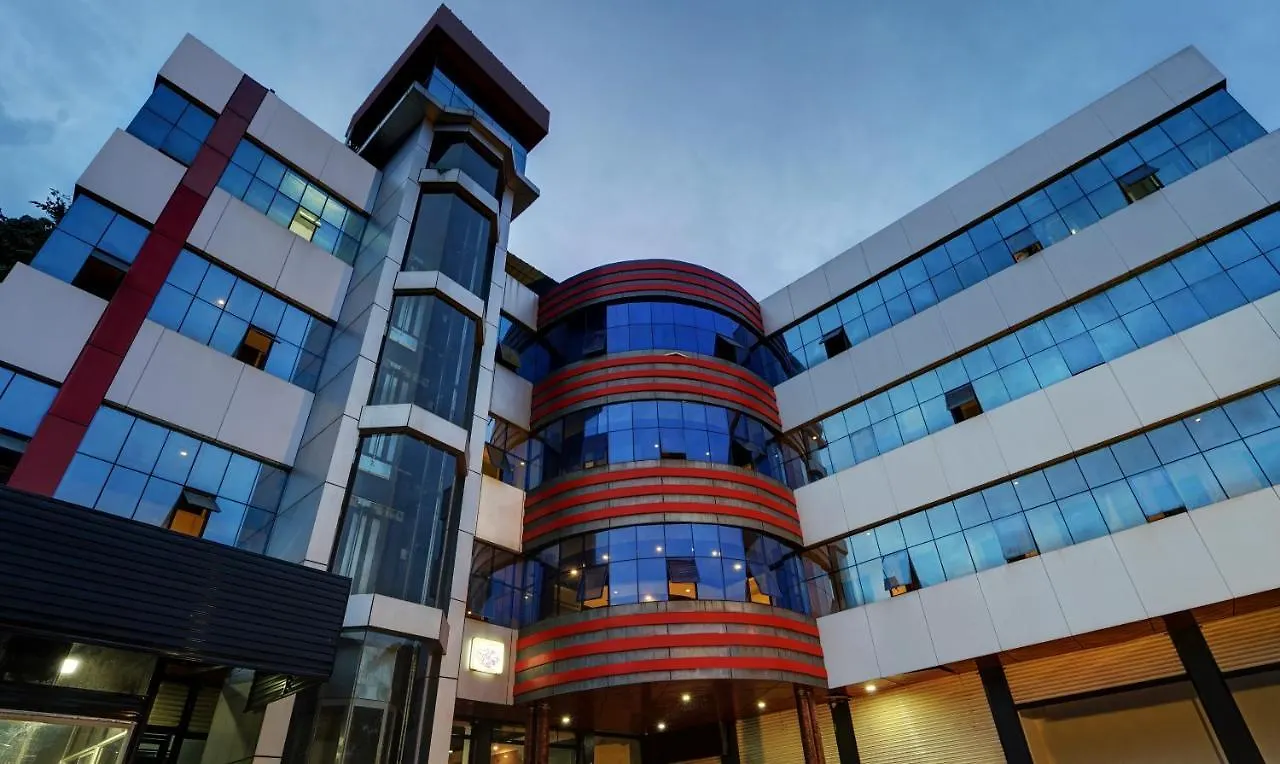 Itsy By Treebo - Sparrows Suite & Resorts With Mountain View Kattappana Hotel