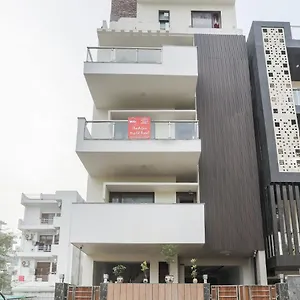 Capital O 85585 The Arjun 3*, Gurgaon India